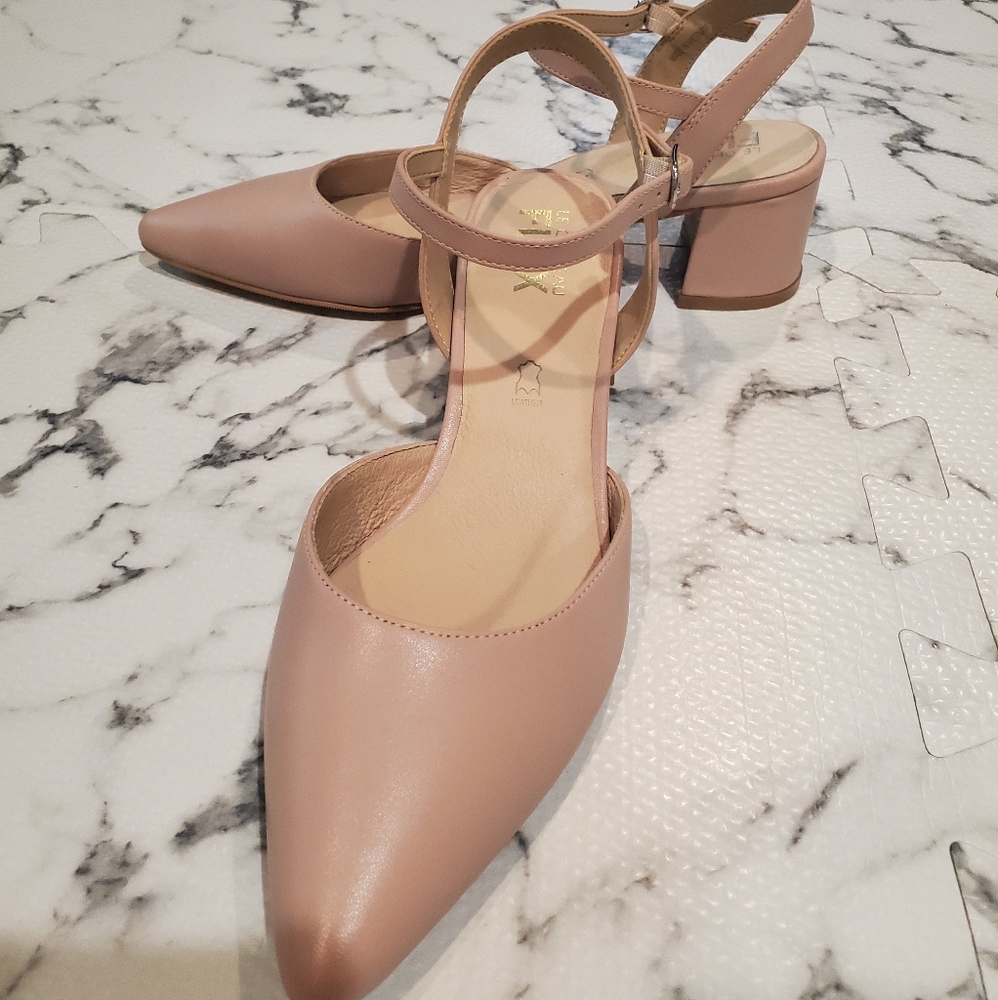 Le chateau nude block heels